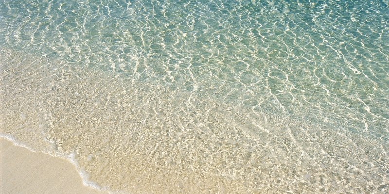 Klares Meer und feiner Sandstrand in Kretas Buchten